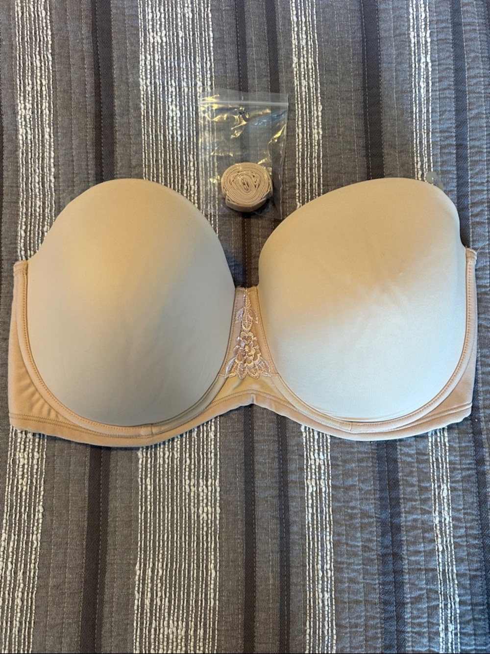 NWOT Vanity Fair Beige Strapless Convertible Bra with Detachable Straps